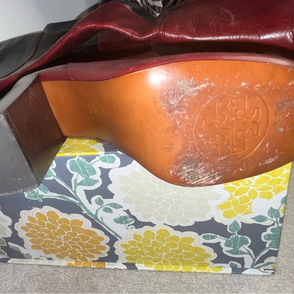 9.5 Tory Burch Boots - Picture 2 of 11